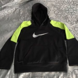 Boys size 6 Nike Therma-Fit Sweatshirt / Sweater